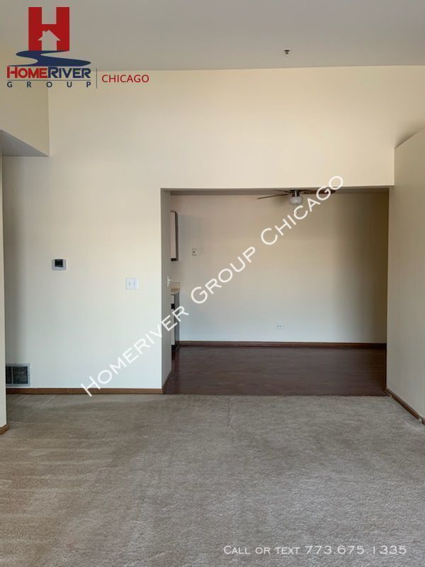 Foto del edificio - Condo Style Living In Lombard-Call Now!