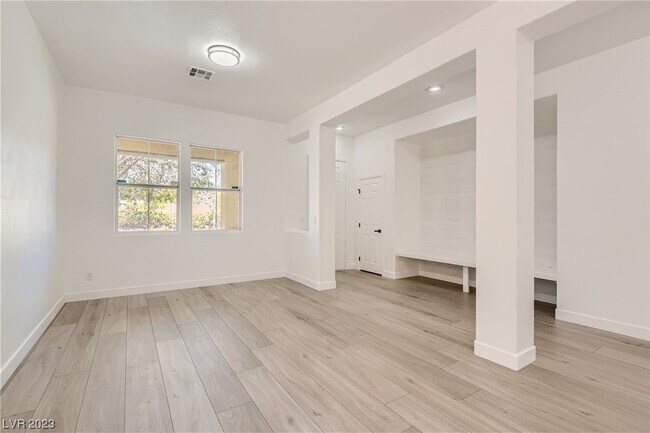 Building Photo - 6077 Honeysuckle Ridge St