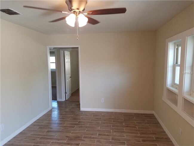 Foto del edificio - 3072 Meadow View Ave