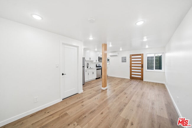 Foto del edificio - 1027 N Gardner St