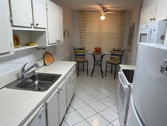 Foto del edificio - 2998 NW 48th Terrace Unit 333