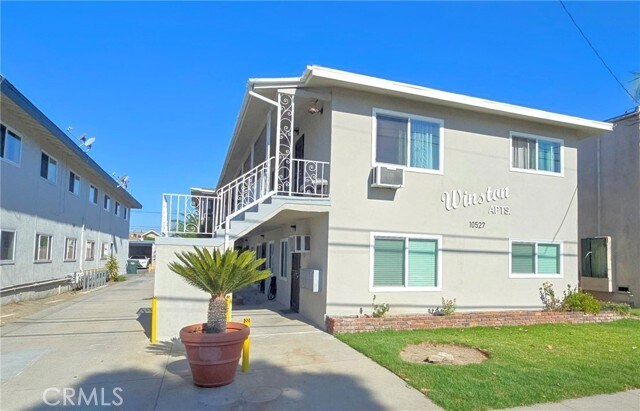 Foto del edificio - 10527 Western Ave