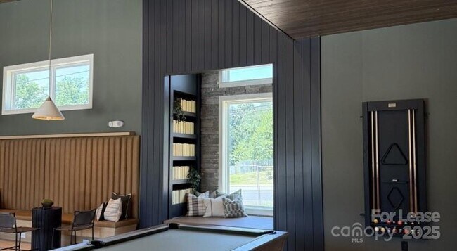 Foto del edificio - 9414 Mallard Creek Rd