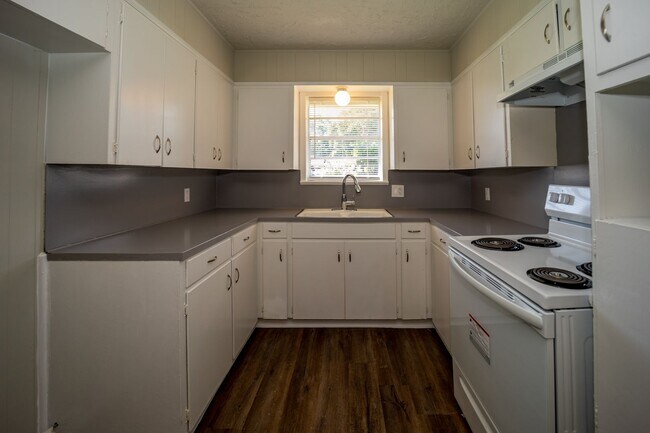 Foto del edificio - Move in Ready in 77705!  3 bed - 1.5 bath ready to be your new home.