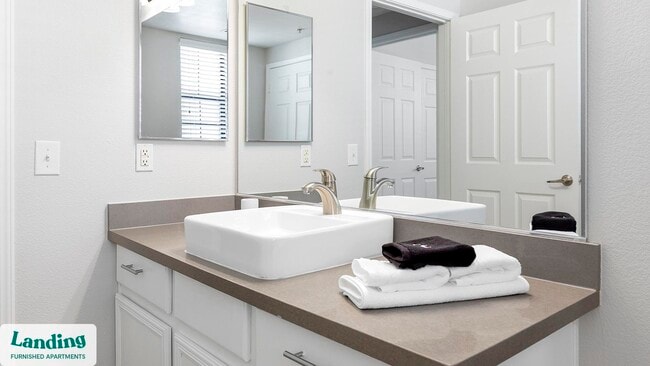 Building Photo - 9242 W Russell Rd