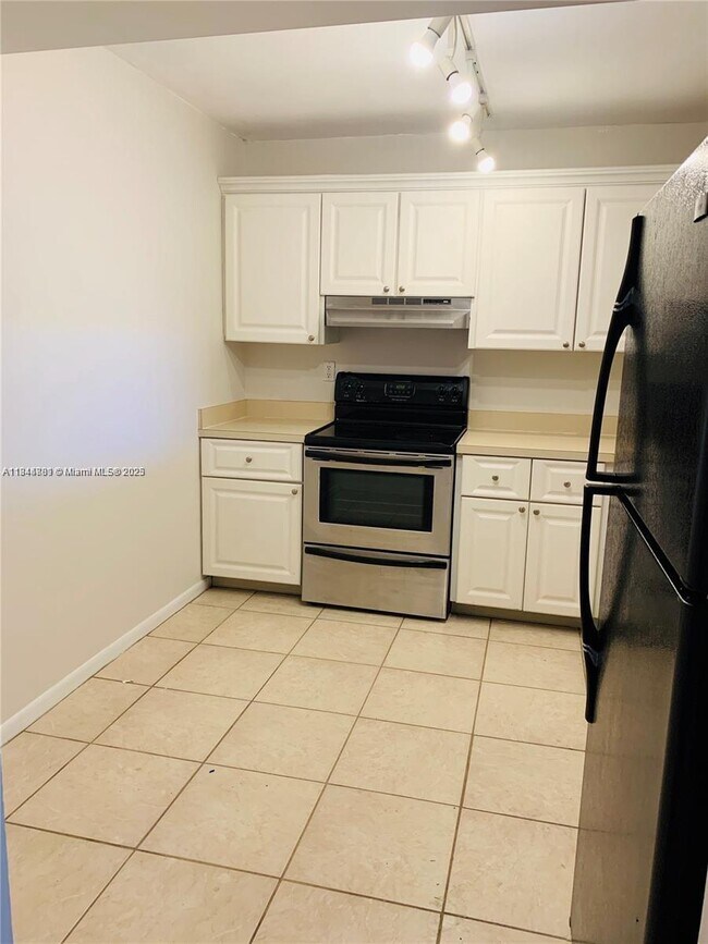 Foto del edificio - 711 N Pine Island Rd