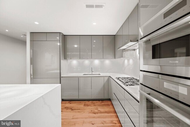 Foto del edificio - 1781 N Pierce St
