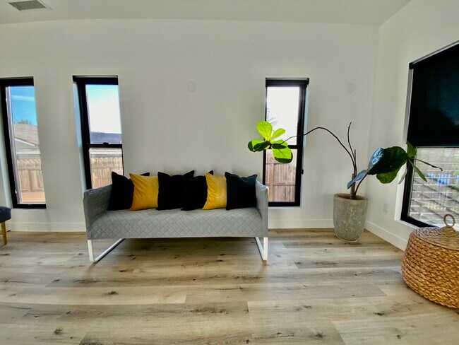 Sala de estar - 5237 Irvington Pl