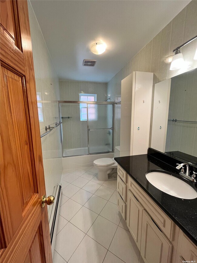 Foto del edificio - 64-54 233rd St