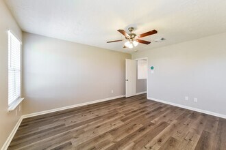 Building Photo - 10247 Country Squire Blvd