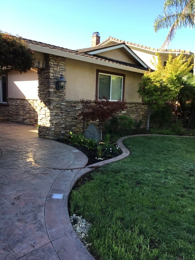 Building Photo - Stunning Executive Home in Almaden