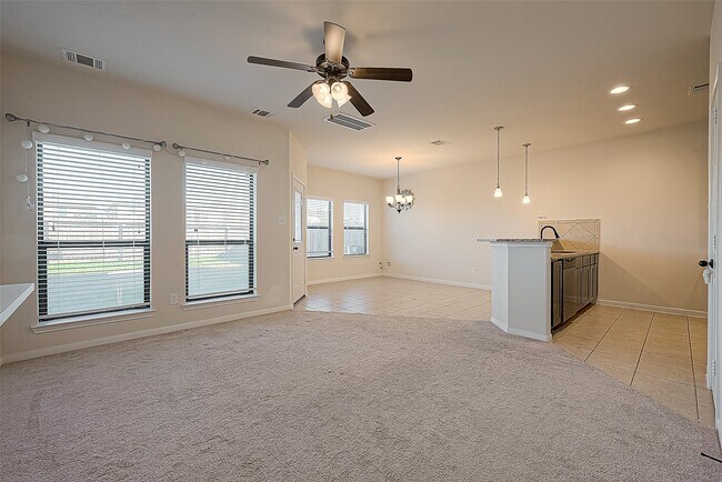 Foto del edificio - 6706 Honey Harvest Ln