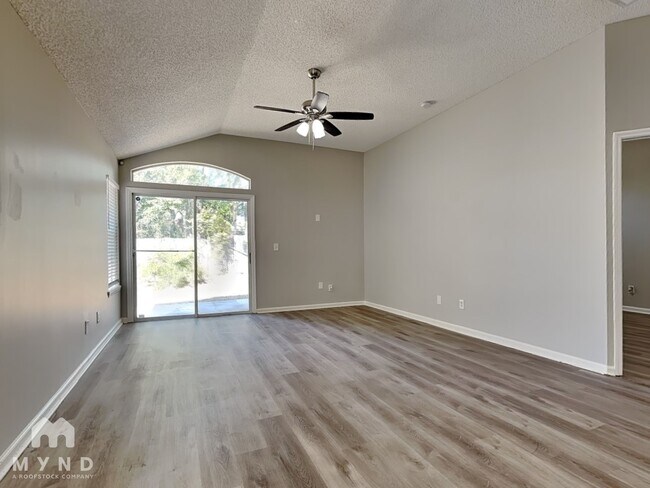 Foto del edificio - 4303 Campus Hills Cir