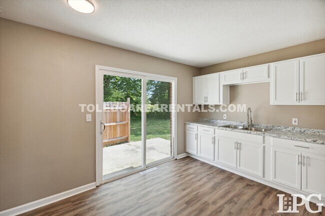 Building Photo - 6820 Wagoner Dr
