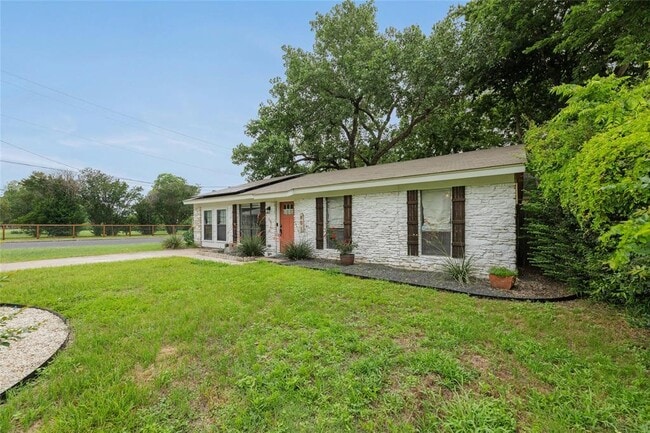 Building Photo - 801 E 3rd St