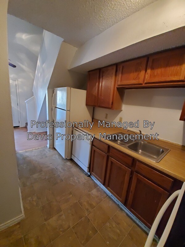 Foto del edificio - 9823 Walnut St