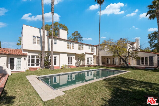 Building Photo - 401 S Las Palmas Ave