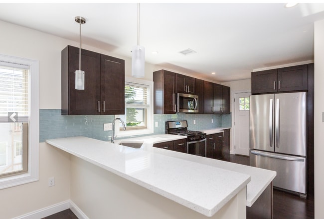 Building Photo - 39 Harvard St