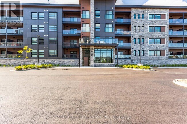 Photo du bâtiment - 120-120 Summersides Blvd