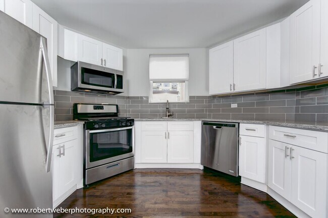 kitchen - 3328 N Ashland Ave