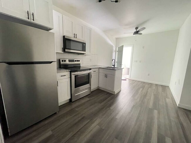 Building Photo - 6145 Lansdowne Ave