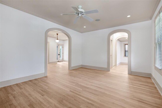 Foto del edificio - 1400 W 10th St