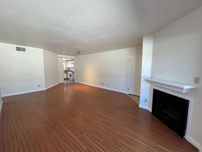 Building Photo - Pet Friendly, 3+2 w/balcony, parking + all...