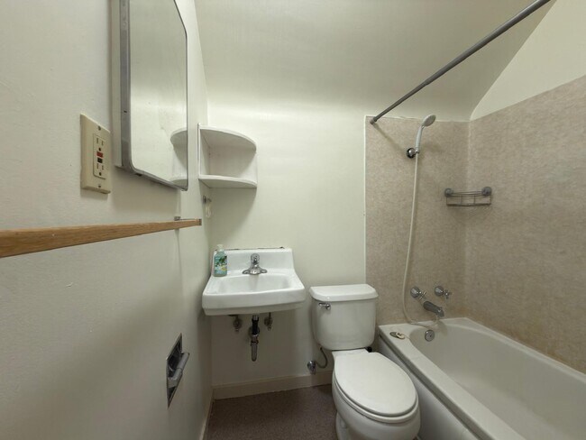 Foto del edificio - 320 E Indiana Ave