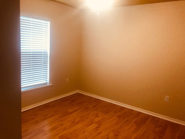 Building Photo - 3-Bedroom, 2-Bathroom Home in Kissimmee
