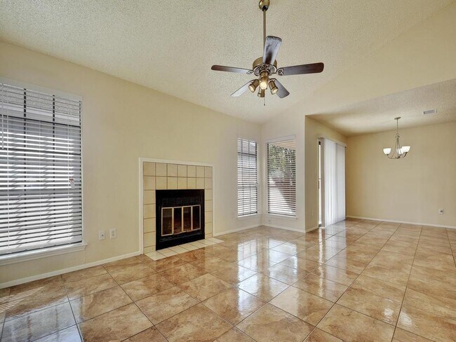 Building Photo - 921 Peggotty Pl
