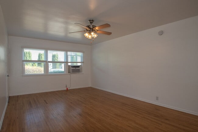 Building Photo - 6308 Vineland Ave