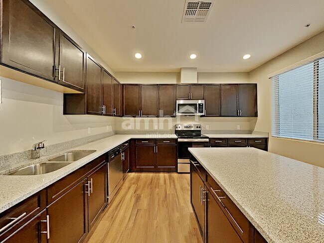 Building Photo - 20737 W Stone Hill Rd