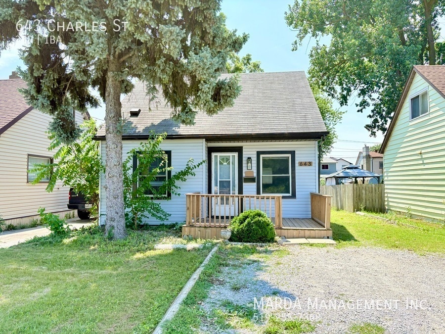 Primary Photo - CHARMING 3 BED 1 BATH W/ LARGE YARD & CENT...