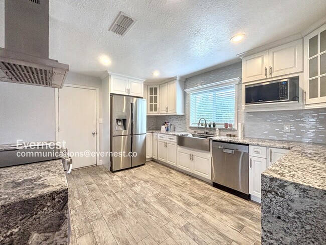 Foto del edificio - 8210 Mara Vista Ct