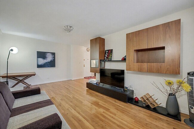 Foto del edificio - 1577 E 17th St