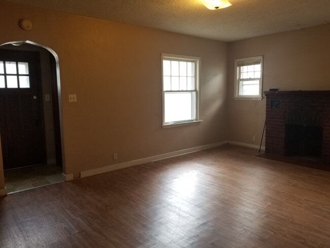 Building Photo - 1419 Bemidji Ave N