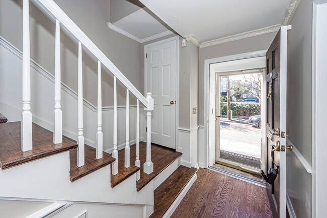 Building Photo - 4 Bedroom 3.5 Bath Townhome in Harleston V...