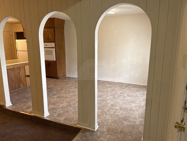 Building Photo - 2103 Omega Cir