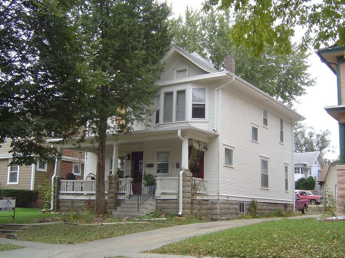 Primary Photo - 2611 Everett St
