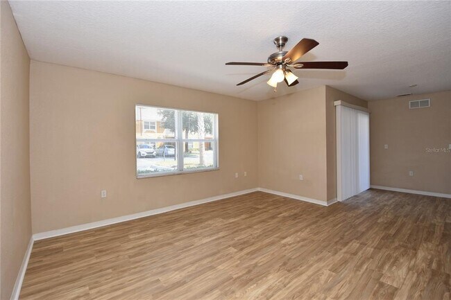 Foto del edificio - 4600 E Moody Blvd