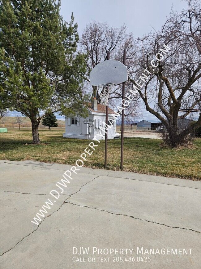 Foto del edificio - 7196 Edna Ln