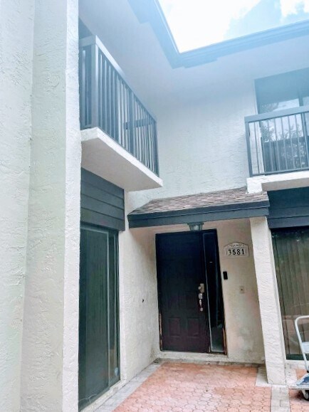 Building Photo - 3581 Cocoplum Cir