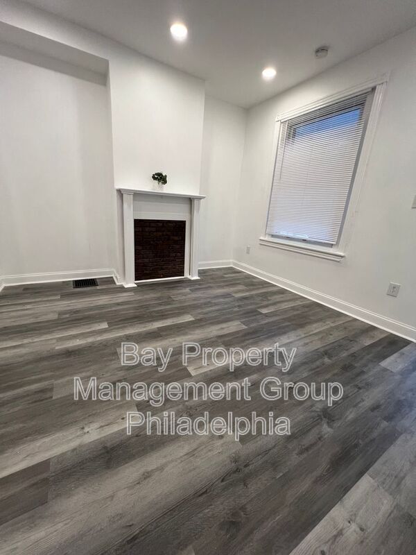Building Photo - 526 N Hobart St