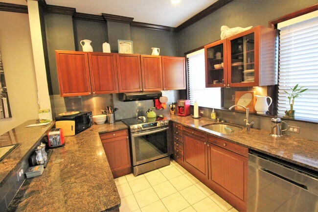 Open Kitchen Fully Equipped - 61 Centre St