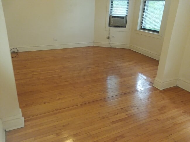 Building Photo - 3427 S Union Ave