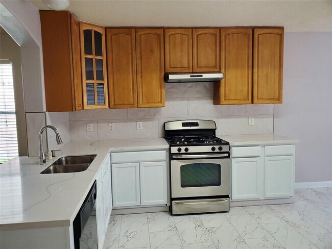 Foto del edificio - 9611 Drummond Cliff Ln