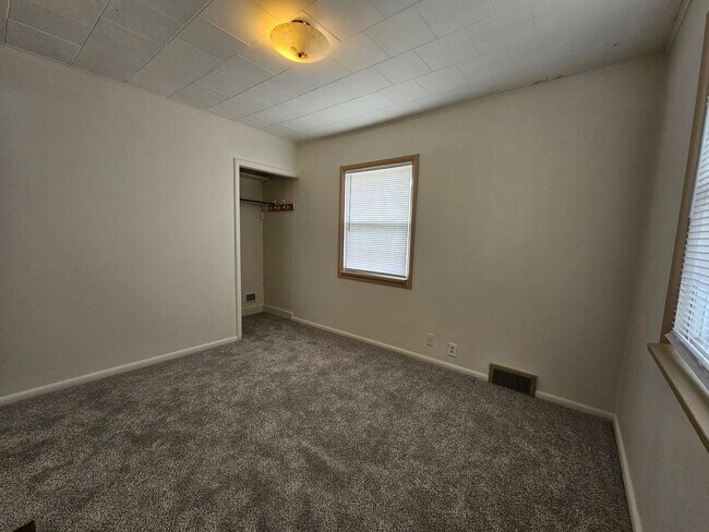 Building Photo - SE 2 bedroom 1 bath off Mt Vernon rd