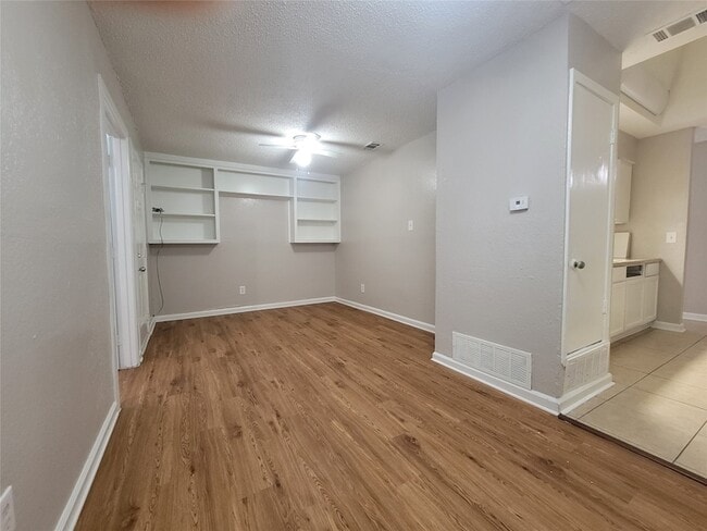 Building Photo - 10352 Cymbal Dr