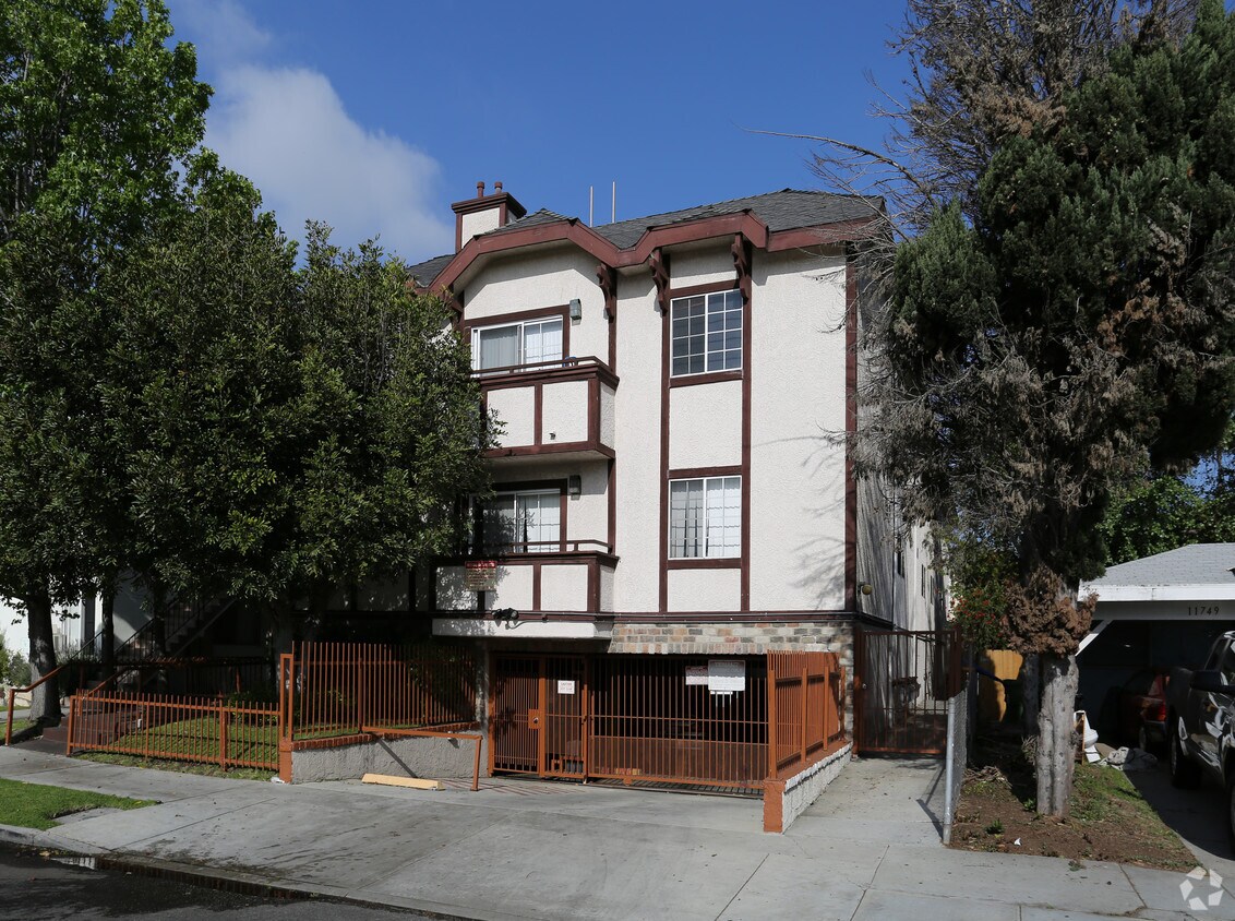 Primary Photo - 11801 Courtleigh Dr