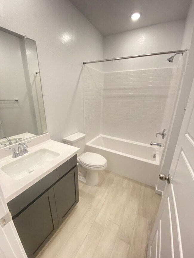 Foto del edificio - 5730 Sky Pointe Dr